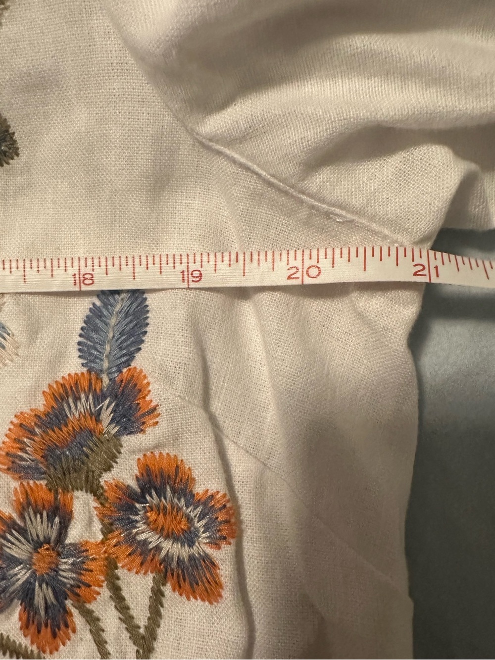 Linen Blend elbow sleeve button front embroidered blouse petite Mediim - Picture 7 of 8